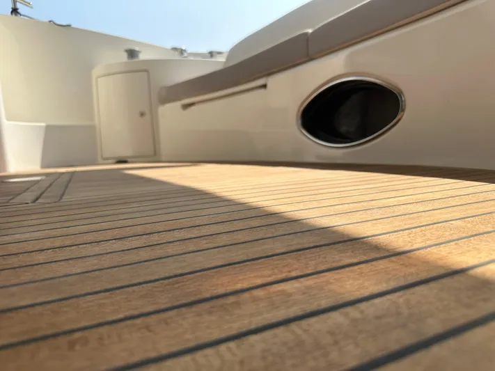 Azimut Benetti Fly 50 Yacht Photos Pics Teak deck of 2006 Azimut 50 yacht, featuring sleek design and modern fittings.