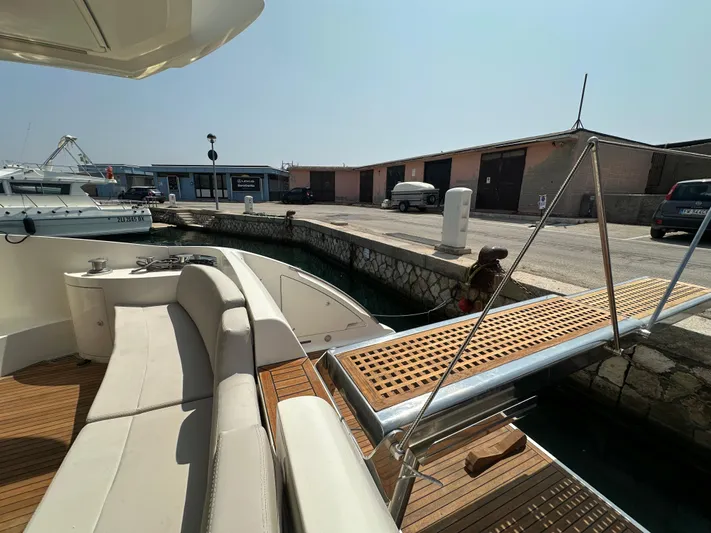 Azimut Benetti Fly 50 Yacht Photos Pics 