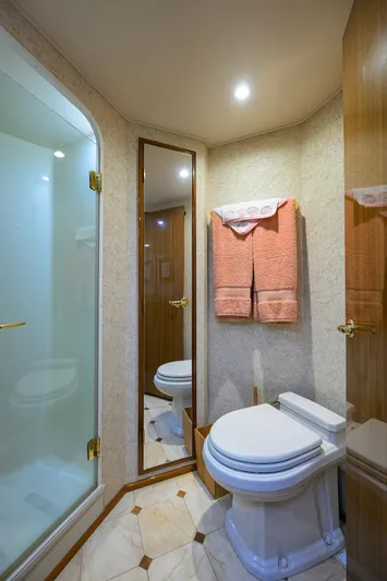 Bobkat Yacht Photos Pics Viking 61 Bobkat - Interior Master Stateroom Head