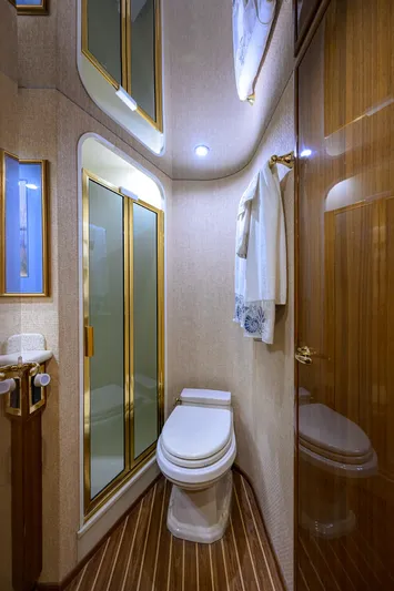 Bobkat Yacht Photos Pics Viking 61 Bobkat - Interior Starboard Guest Stateroom Head