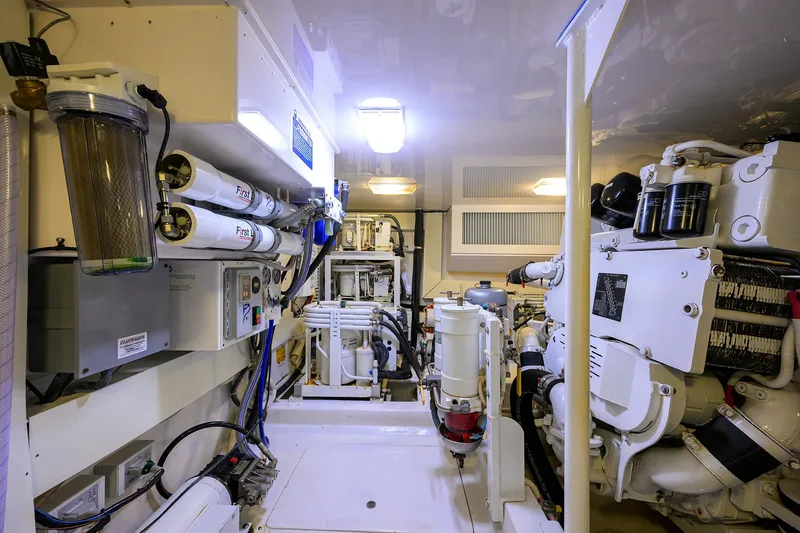 Bobkat Yacht Photos Pics Viking 61 Bobkat - Engine Room