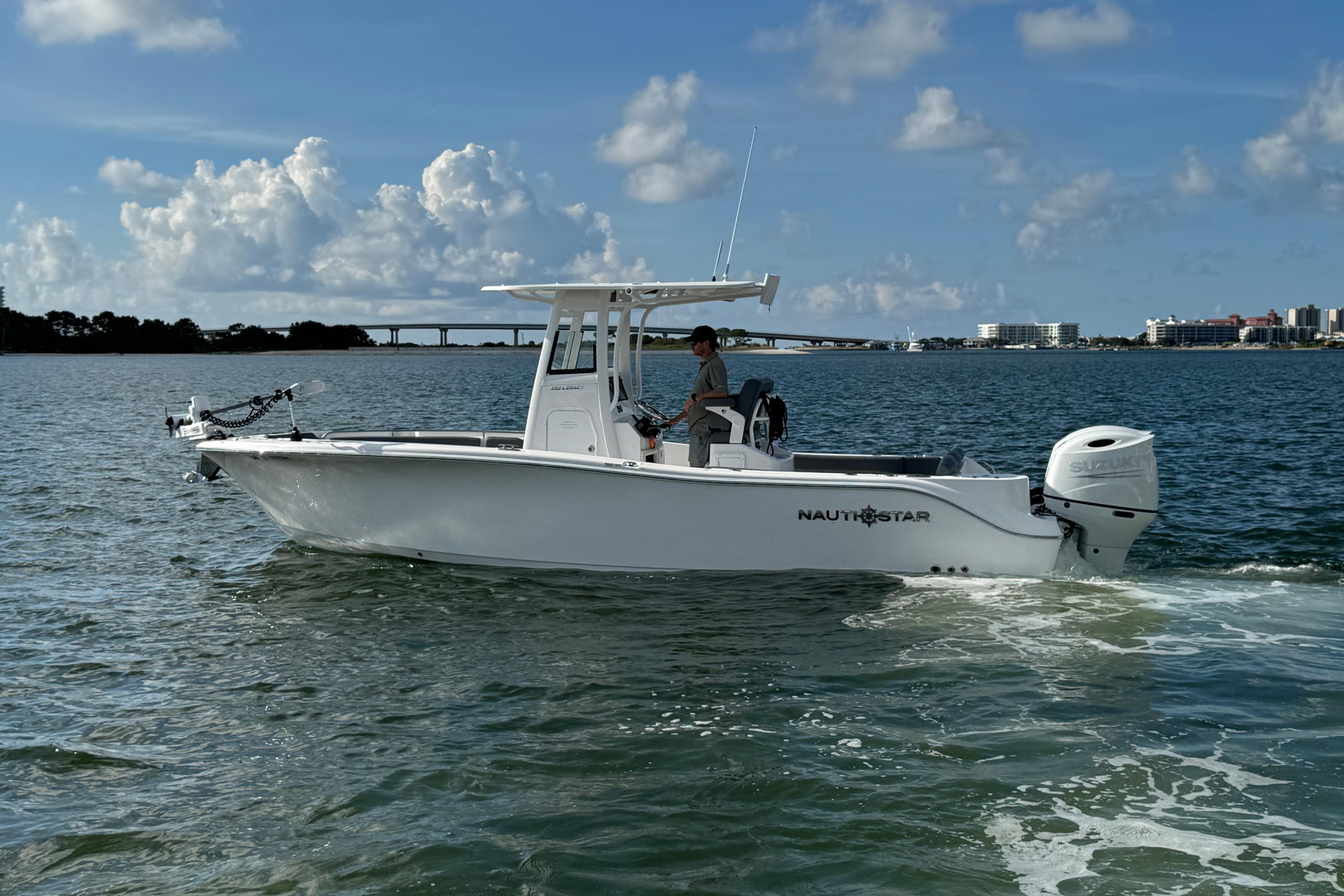 NauticStar 252 Legacy