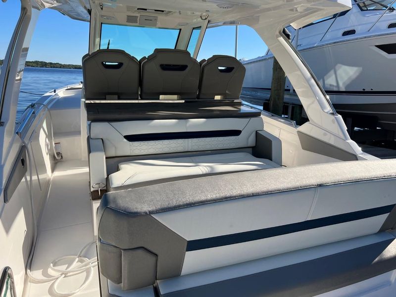 2022 Tiara Yachts 34 LS