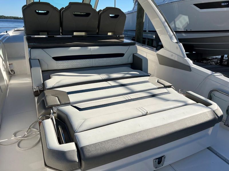 2022 Tiara Yachts 34 LS