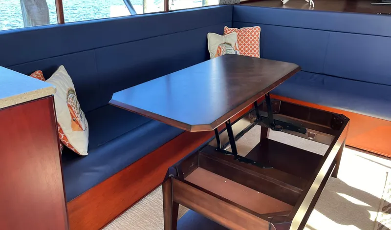 Big Blue Yacht Photos Pics Rybovich 45 BIG BLUE - Salon Seating & Table