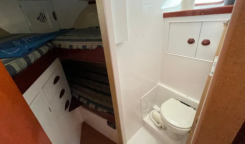 Big Blue Yacht Photos Pics Rybovich 45 BIG BLUE - Forward Stateroom & Head