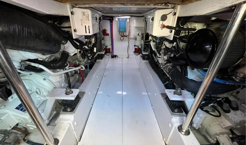 Big Blue Yacht Photos Pics Rybovich 45 BIG BLUE - Engine Room