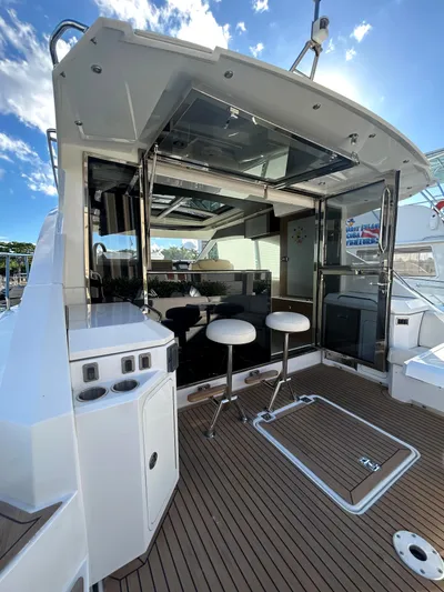 Logistical Cruiser Yacht Photos Pics 