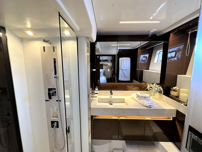  Yacht Photos Pics 2022 Prestige Yachts 590 Fly