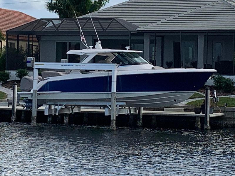 2019 Tiara Yachts 38LS