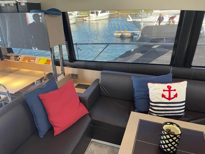 Smiles Away Yacht Photos Pics 