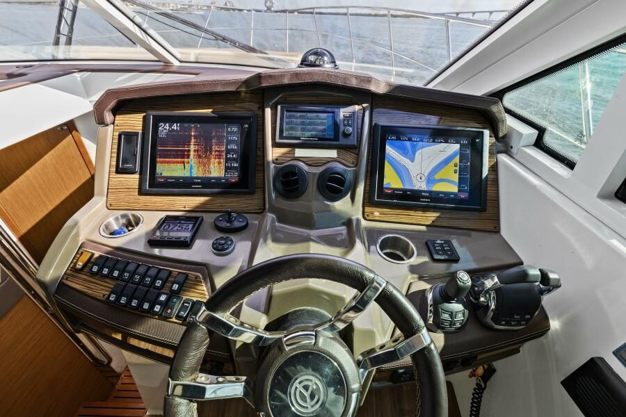2014 Cruisers Yachts 45 