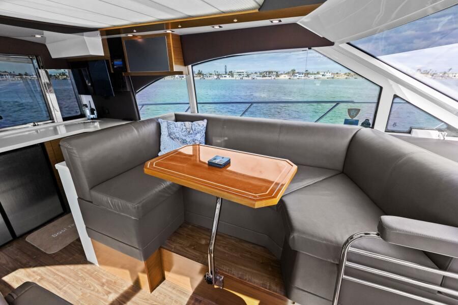 2014 Cruisers Yachts 45 