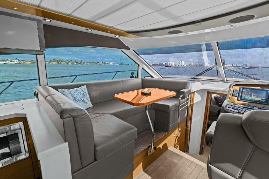 2014 Cruisers Yachts 45 