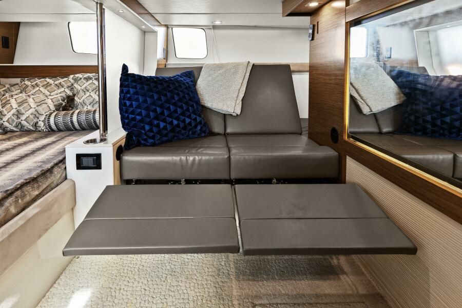 2014 Cruisers Yachts 45 