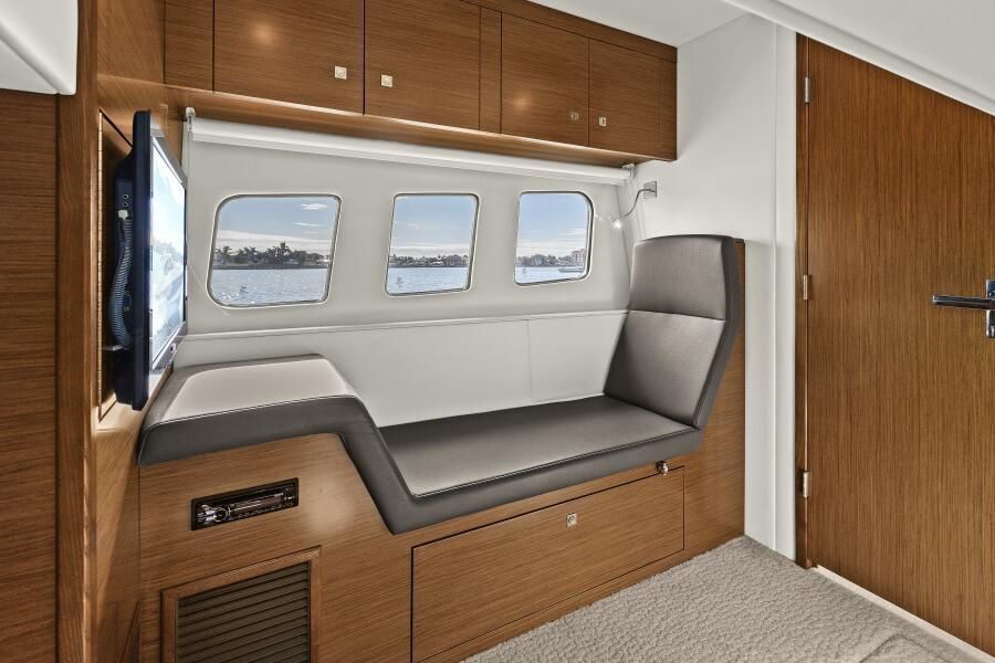 2014 Cruisers Yachts 45 