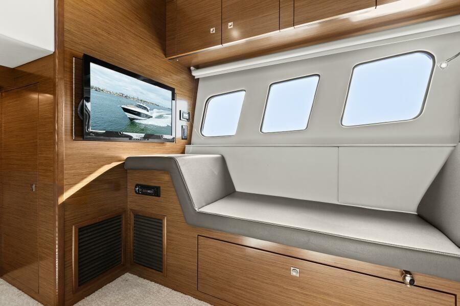 2014 Cruisers Yachts 45 