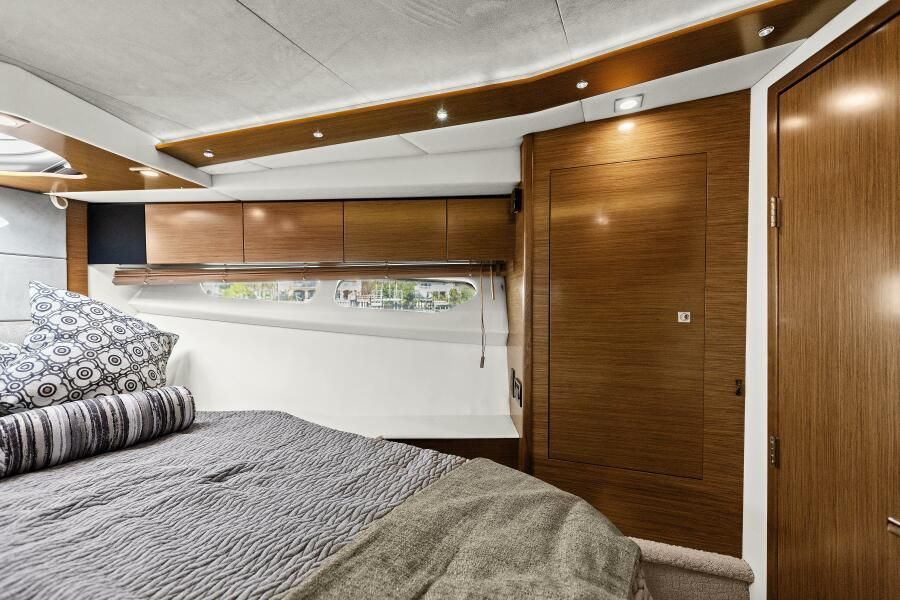 2014 Cruisers Yachts 45 