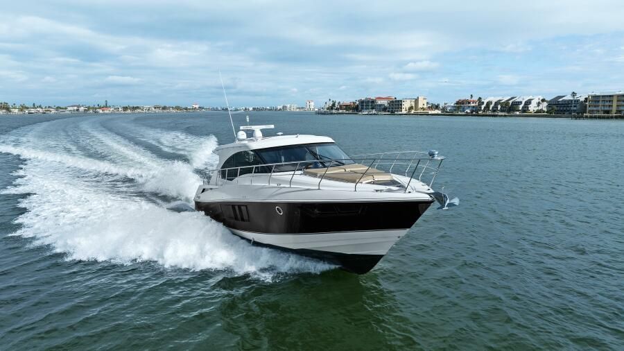 2014 Cruisers Yachts 45 