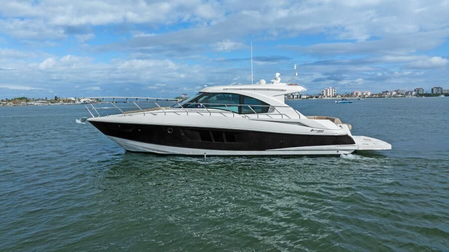 2014 Cruisers Yachts 45 