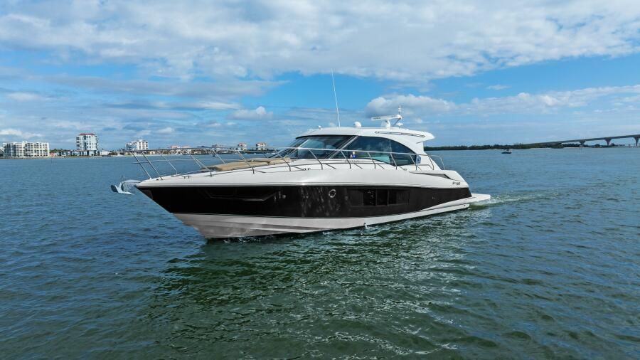 2014 Cruisers Yachts 45 