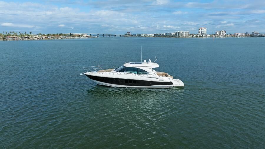 2014 Cruisers Yachts 45 