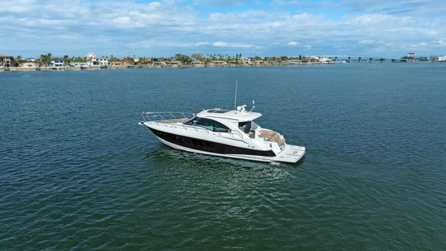 2014 Cruisers Yachts 45 