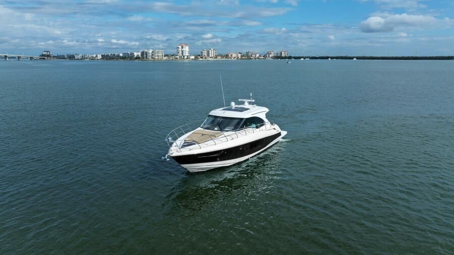 2014 Cruisers Yachts 45 