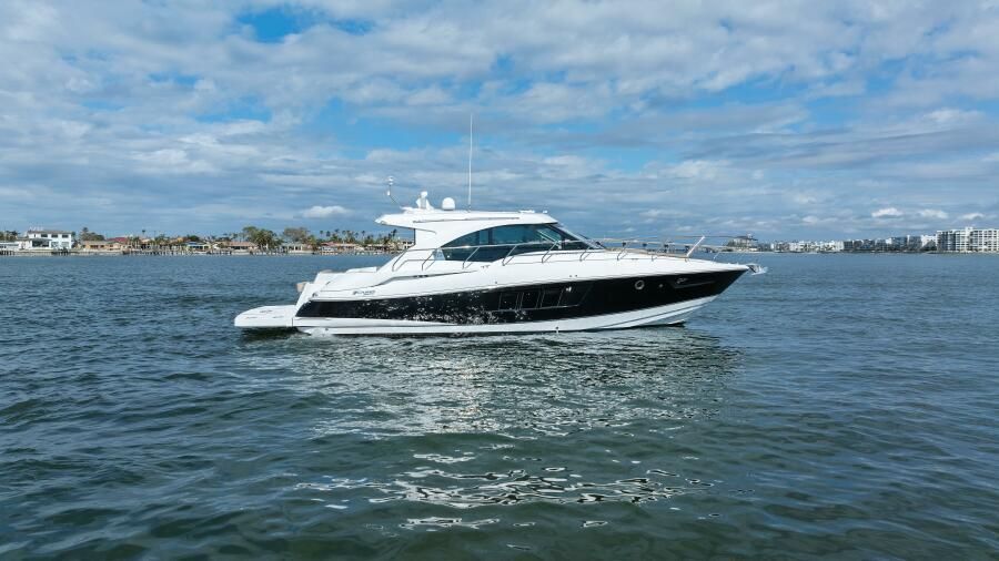 2014 Cruisers Yachts 45 