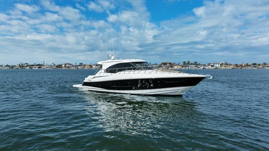 2014 Cruisers Yachts 45 