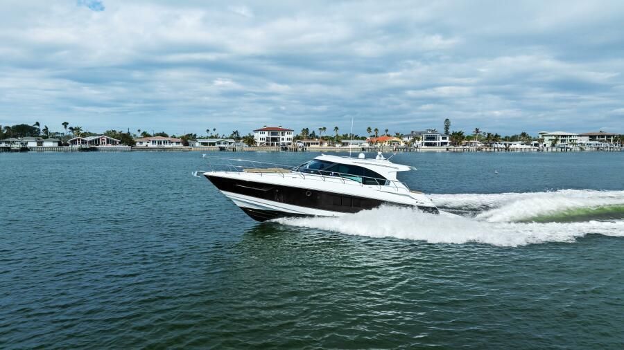 2014 Cruisers Yachts 45 