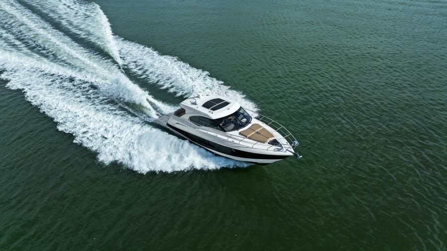 2014 Cruisers Yachts 45 