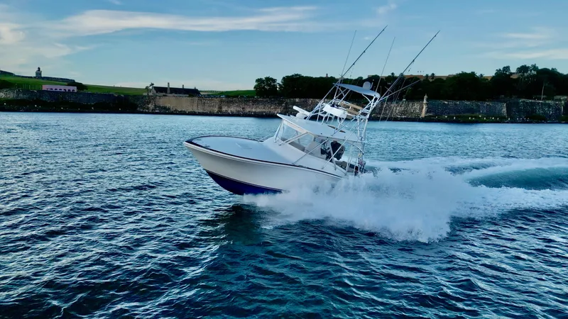 Hook Up Yacht Photos Pics 2004 Predator 35 boat cruising swiftly on a scenic waterway.