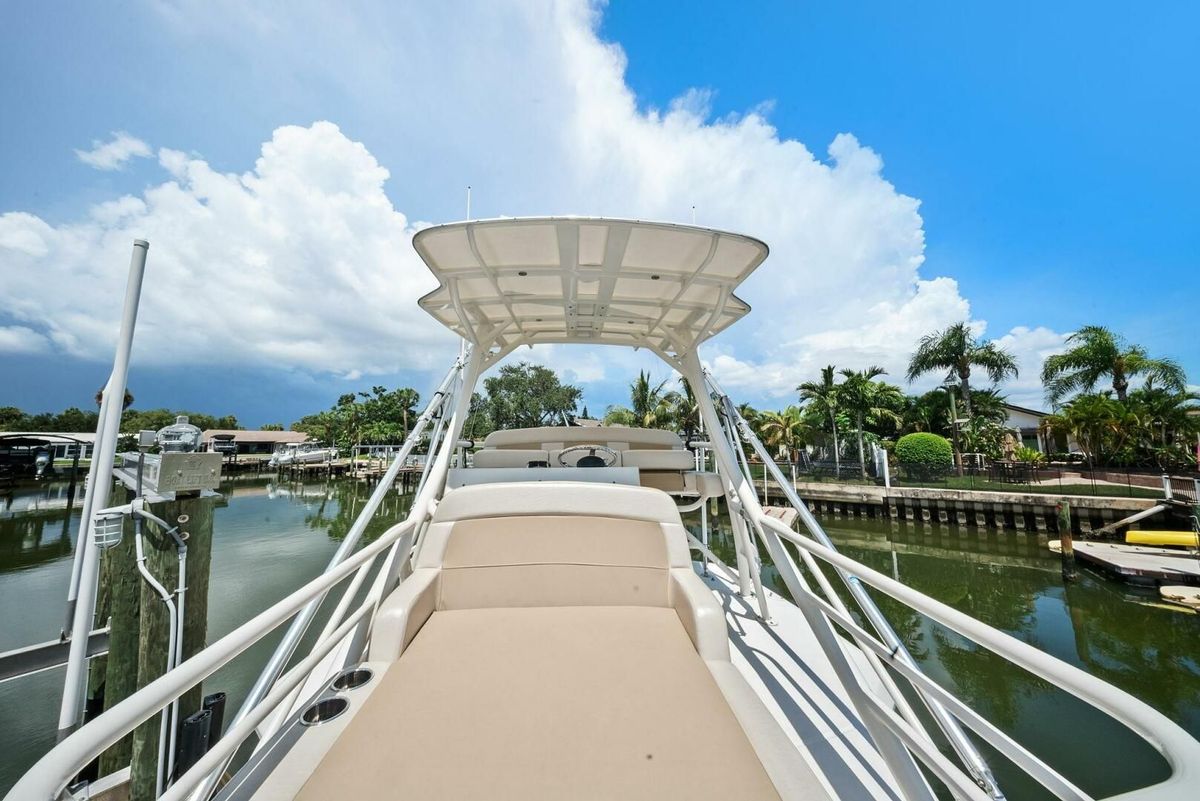 2018 Boston Whaler 42 