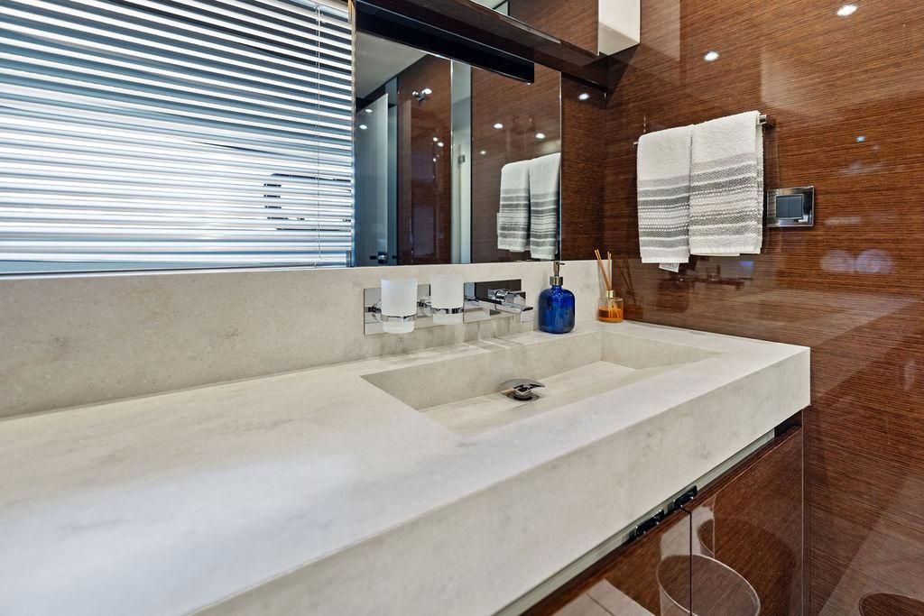 2018 Prestige 68 