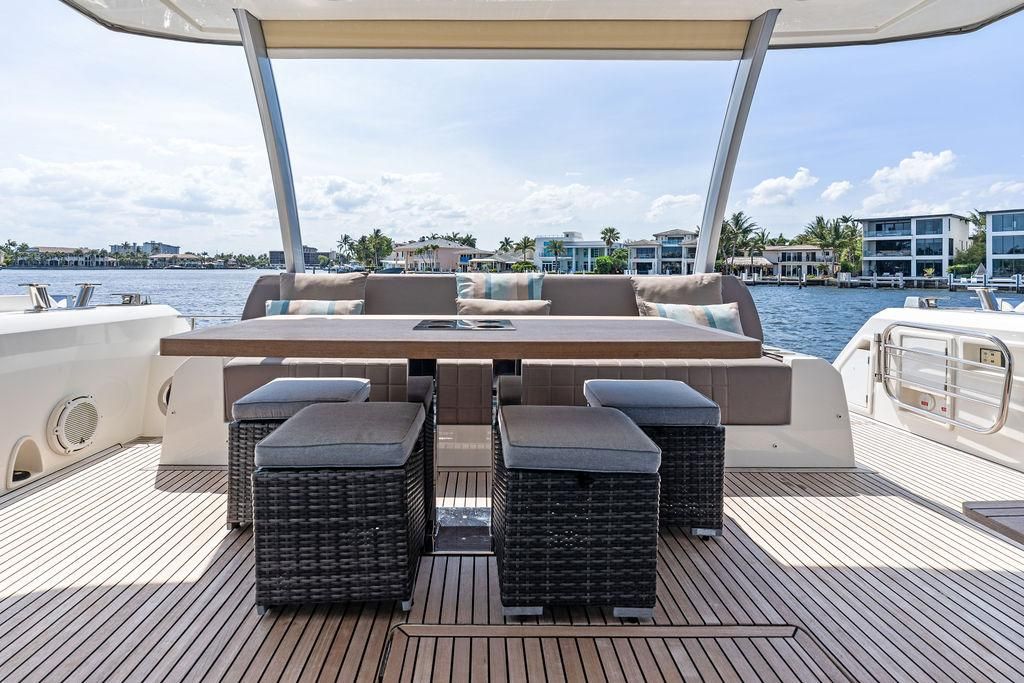 2018 Prestige 68 