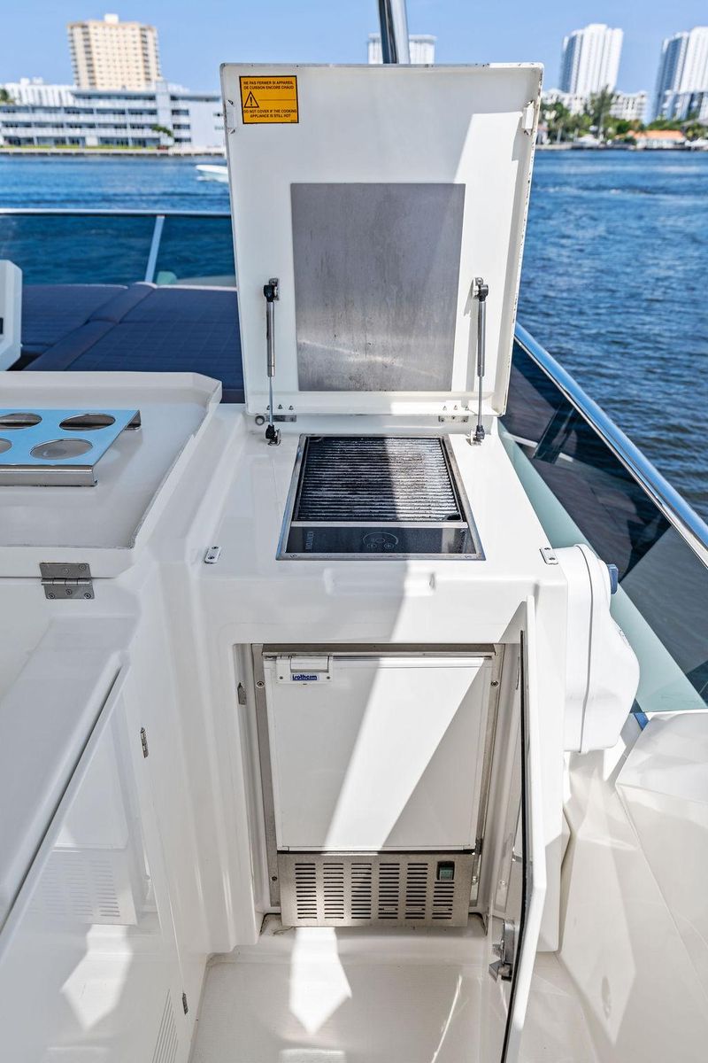 2018 Prestige 68 