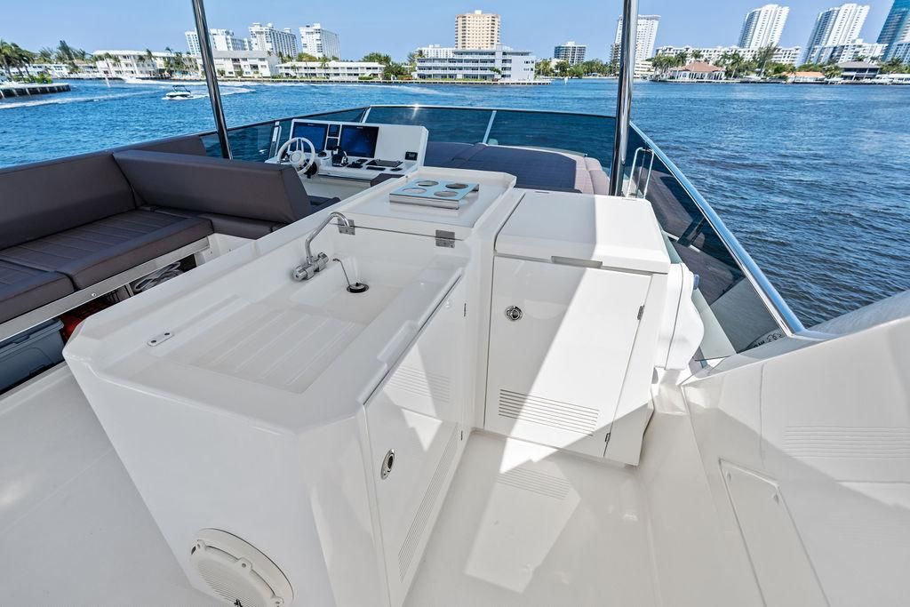 2018 Prestige 68 