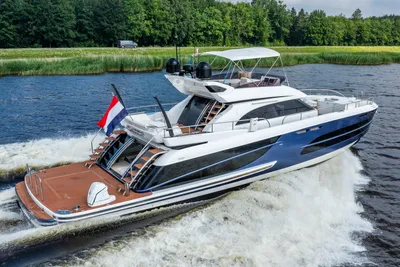 Van der Valk BeachClub 660 Flybridge