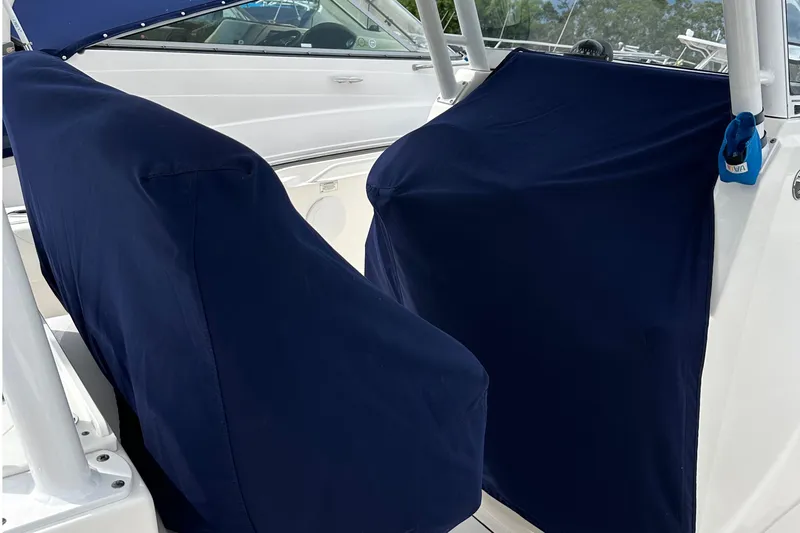  Yacht Photos Pics Covered seats on a 2016 Edgewater 280CC boat, featuring navy blue fabric.