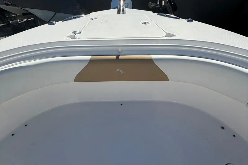 Yacht Photos Pics 2016 Edgewater 280CC boat interior, featuring a clean, spacious deck area.