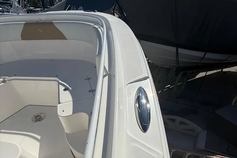  Yacht Photos Pics 2016 Edgewater 280CC boat deck, showcasing sleek design and spacious interior.