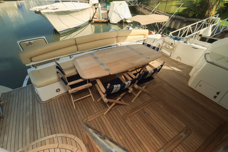  Yacht Photos Pics Luxurious 2009 Sunseeker Manhattan 70 yacht deck with elegant seating and dining area,&nbsp;for sale in Mexico by Servicios Nauticos and Gaston Troche