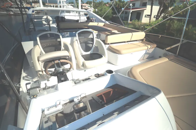  Yacht Photos Pics Luxurious 2009 Sunseeker Manhattan 70 yacht deck with seating and controls,&nbsp;for sale in Mexico by Servicios Nauticos and Gaston Troche
