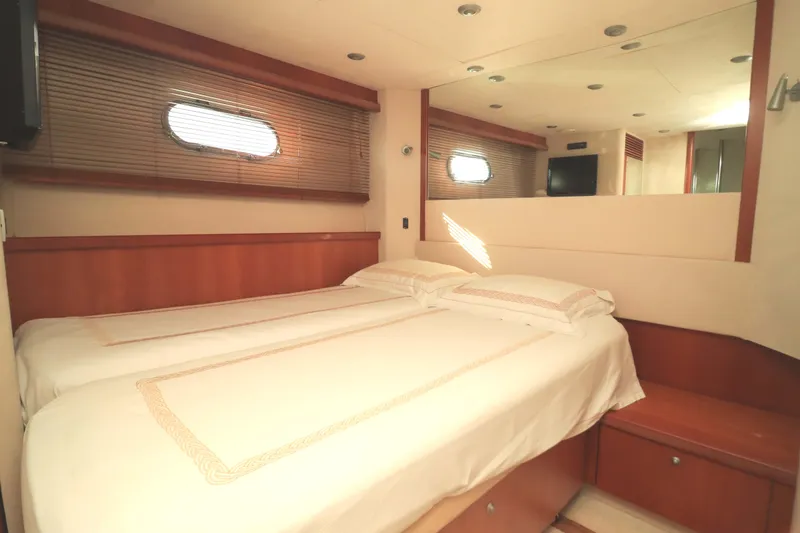  Yacht Photos Pics Luxurious third cabin of 2009 Sunseeker Manhattan 70 yacht with double single bed and or double bed option, for sale in Mexico by Servicios Nauticos and Gaston Troche
