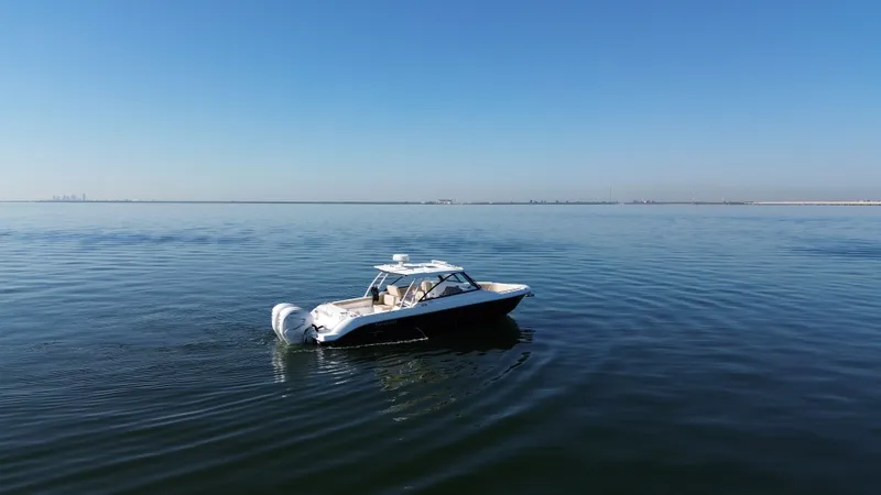  Yacht Photos Pics 2019 EVERGLADES 340 DC - Image 9