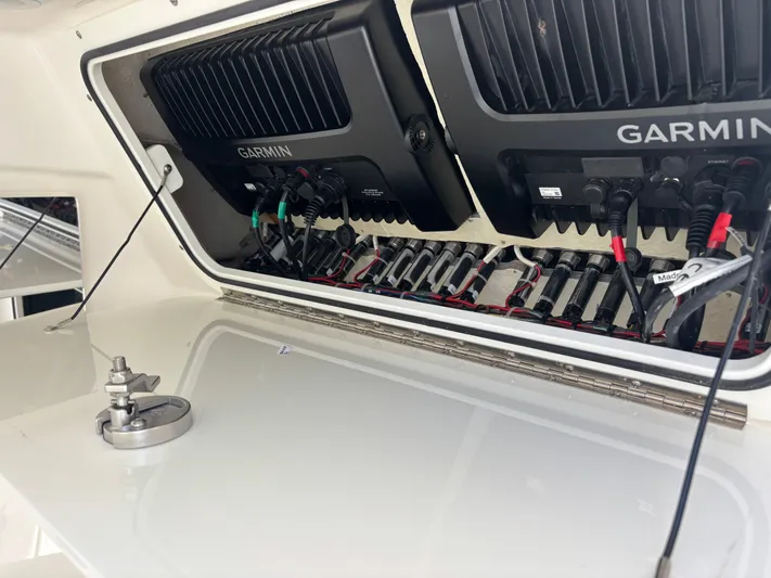  Yacht Photos Pics 2019 EVERGLADES 340 DC - Image 68