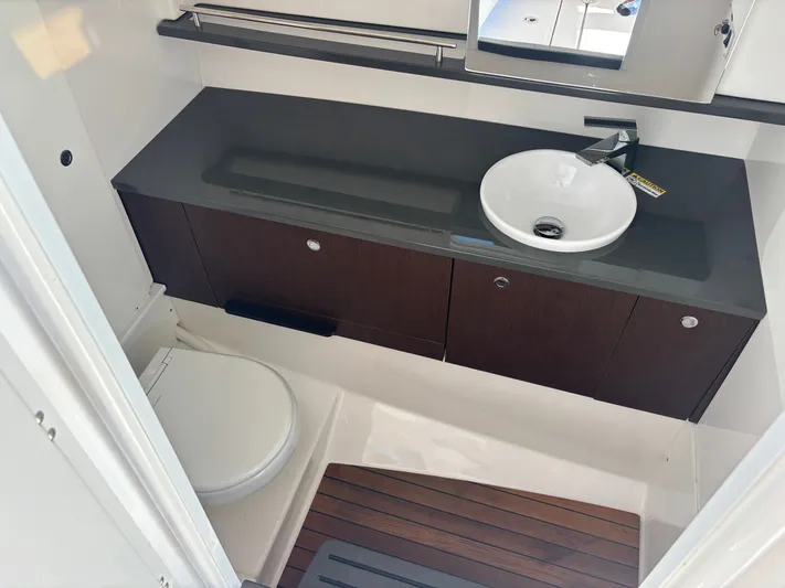  Yacht Photos Pics 2019 EVERGLADES 340 DC - Image 47