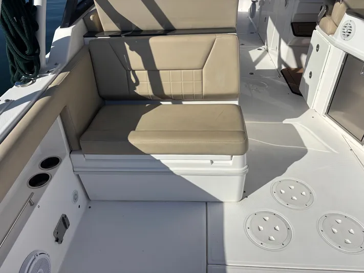  Yacht Photos Pics 2019 EVERGLADES 340 DC - Image 17