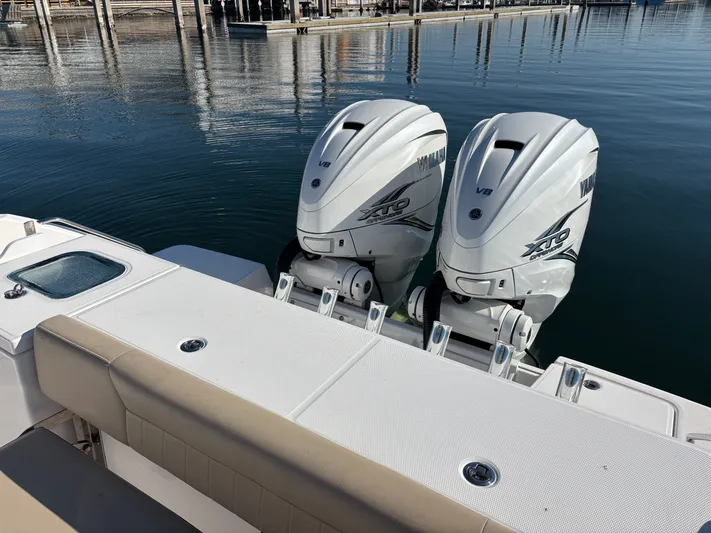  Yacht Photos Pics 2019 EVERGLADES 340 DC - Image 22